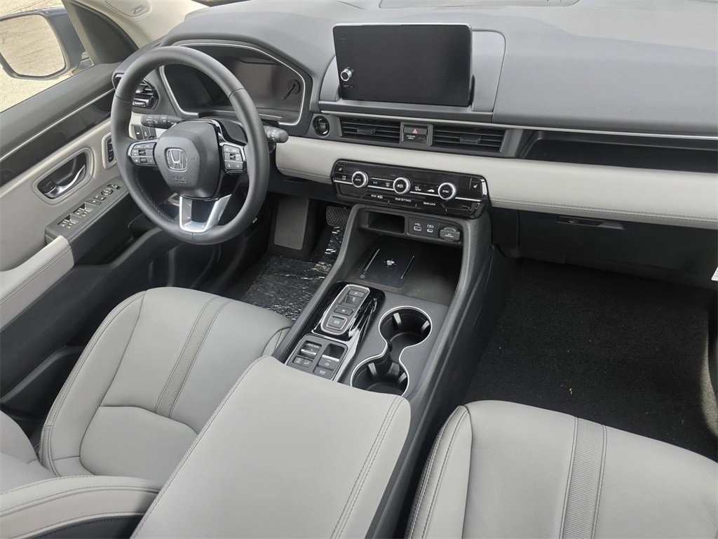 New 2025 Honda Pilot Touring image 23