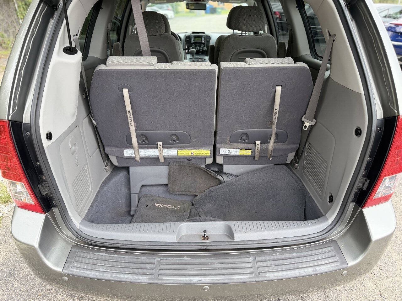 Used 2011 Kia Sedona EX FWD image 12