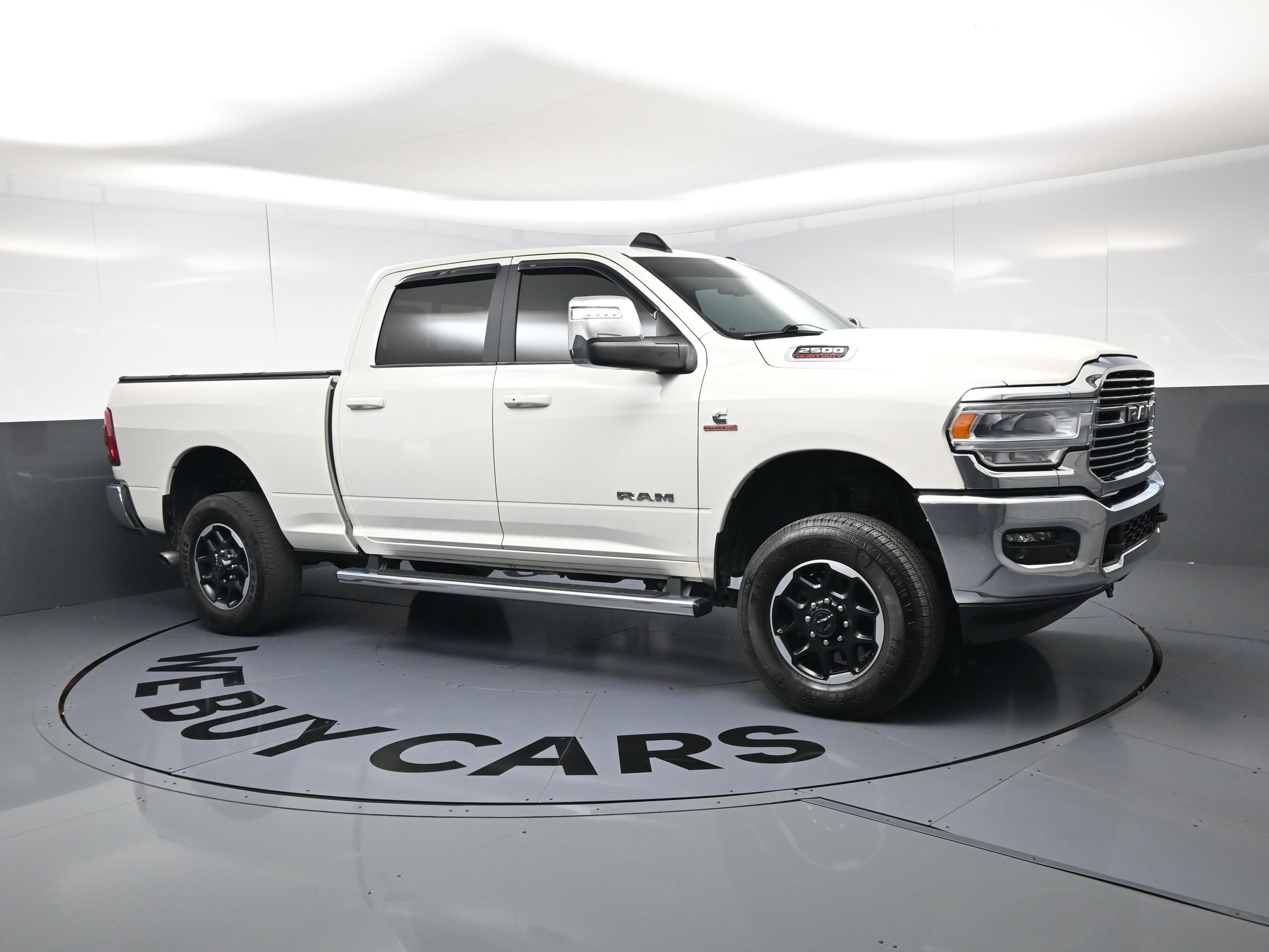 Used 2024 RAM 2500 Laramie AWD/4WD image 2