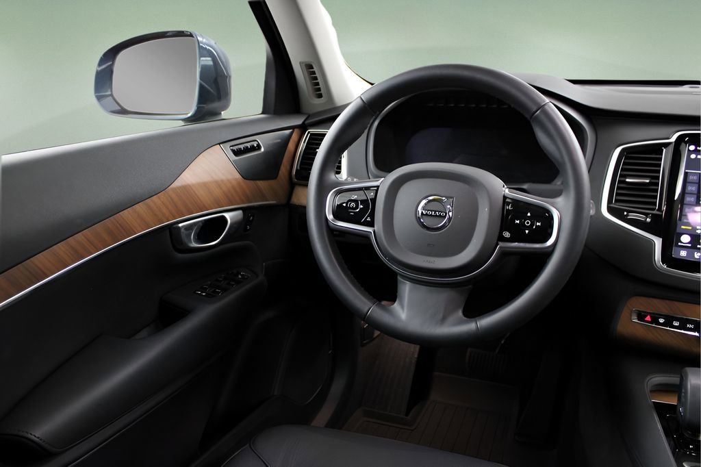 Certified 2024 Volvo XC90 T8 Plus w/ Protection Package image 15