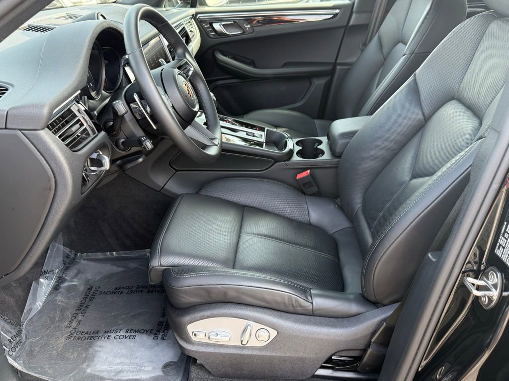 Used 2025 Porsche Macan image 16