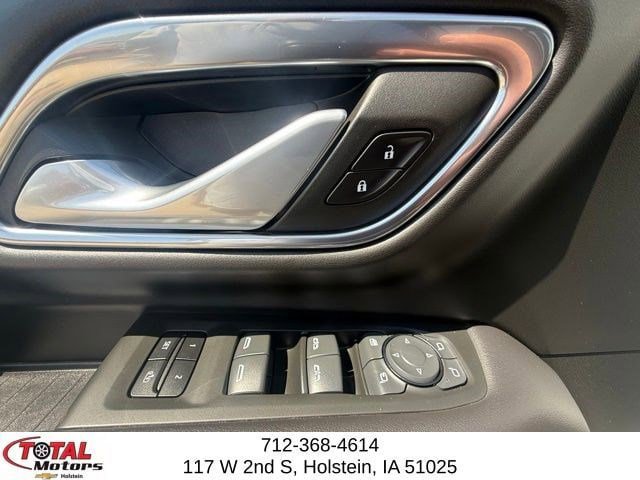 Used 2022 Chevrolet Suburban RST w/ Luxury Package AWD/4WD image 16