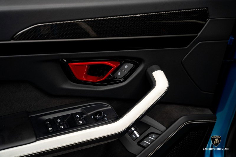 Used 2025 Lamborghini Urus SE image 20