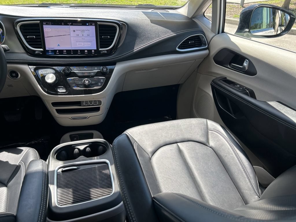 Used 2024 Chrysler Pacifica Limited FWD image 11
