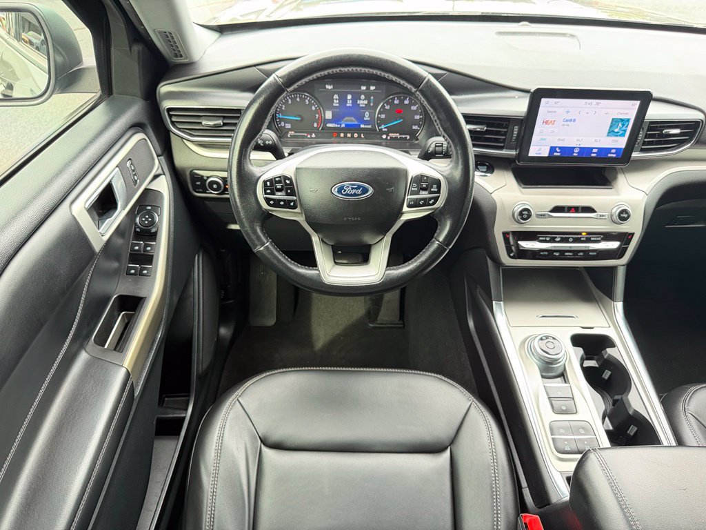 Used 2023 Ford Explorer XLT w/ Equipment Group 202A RWD image 9