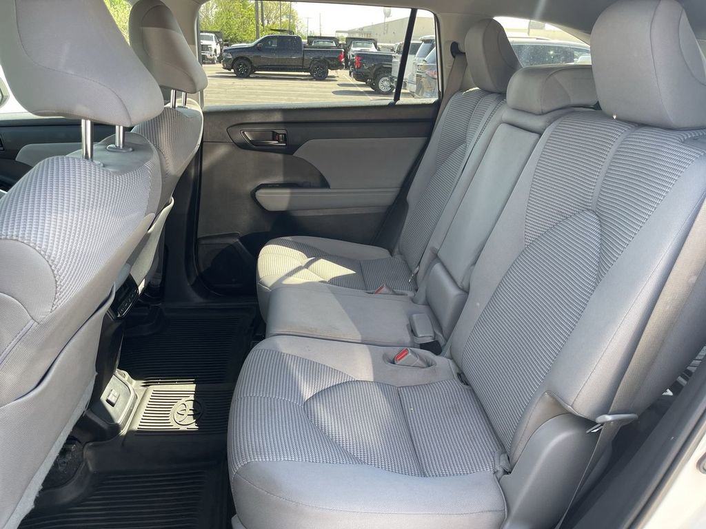 Used 2023 Toyota Highlander L image 8