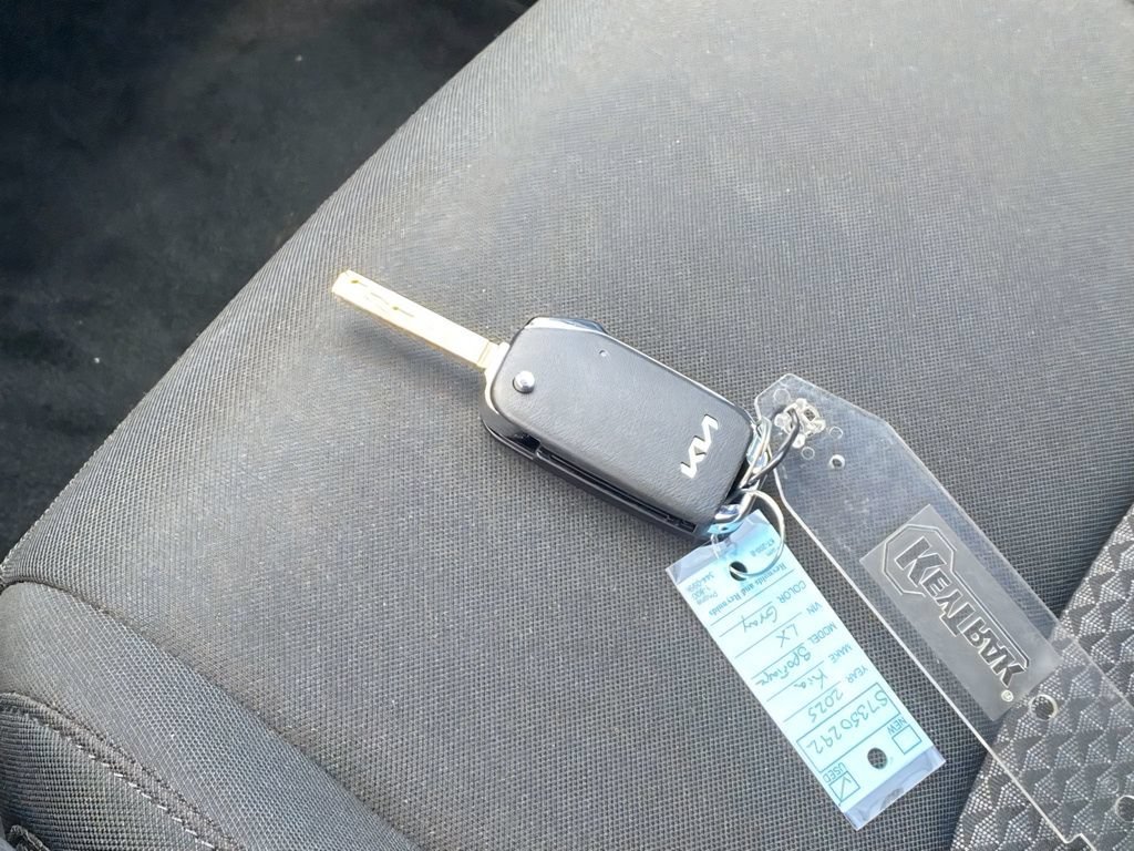 Used 2025 Kia Sportage LX FWD image 31