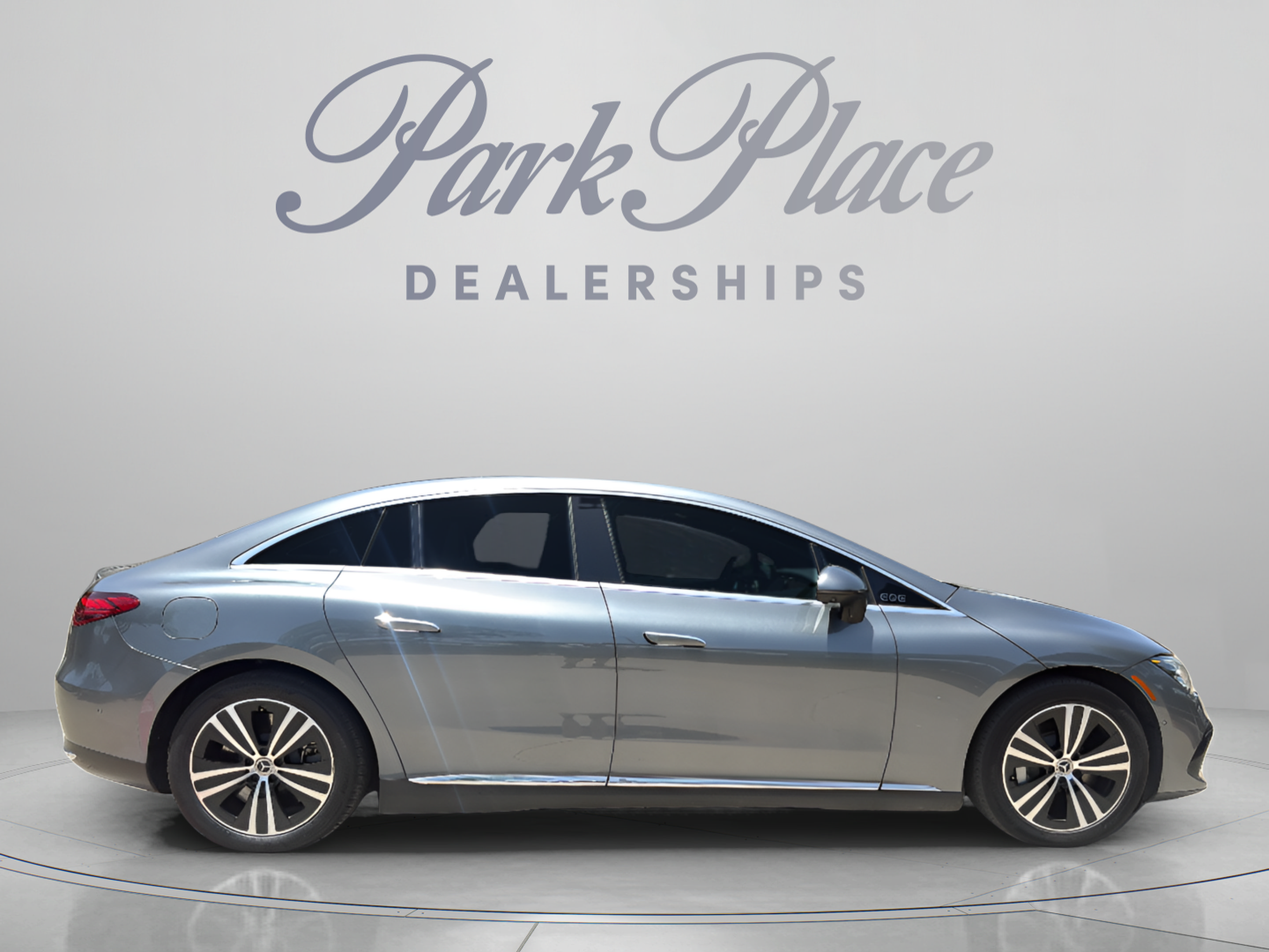 Used 2023 Mercedes-Benz EQE 500 4MATIC Sedan w/ Exclusive Trim Package image 6