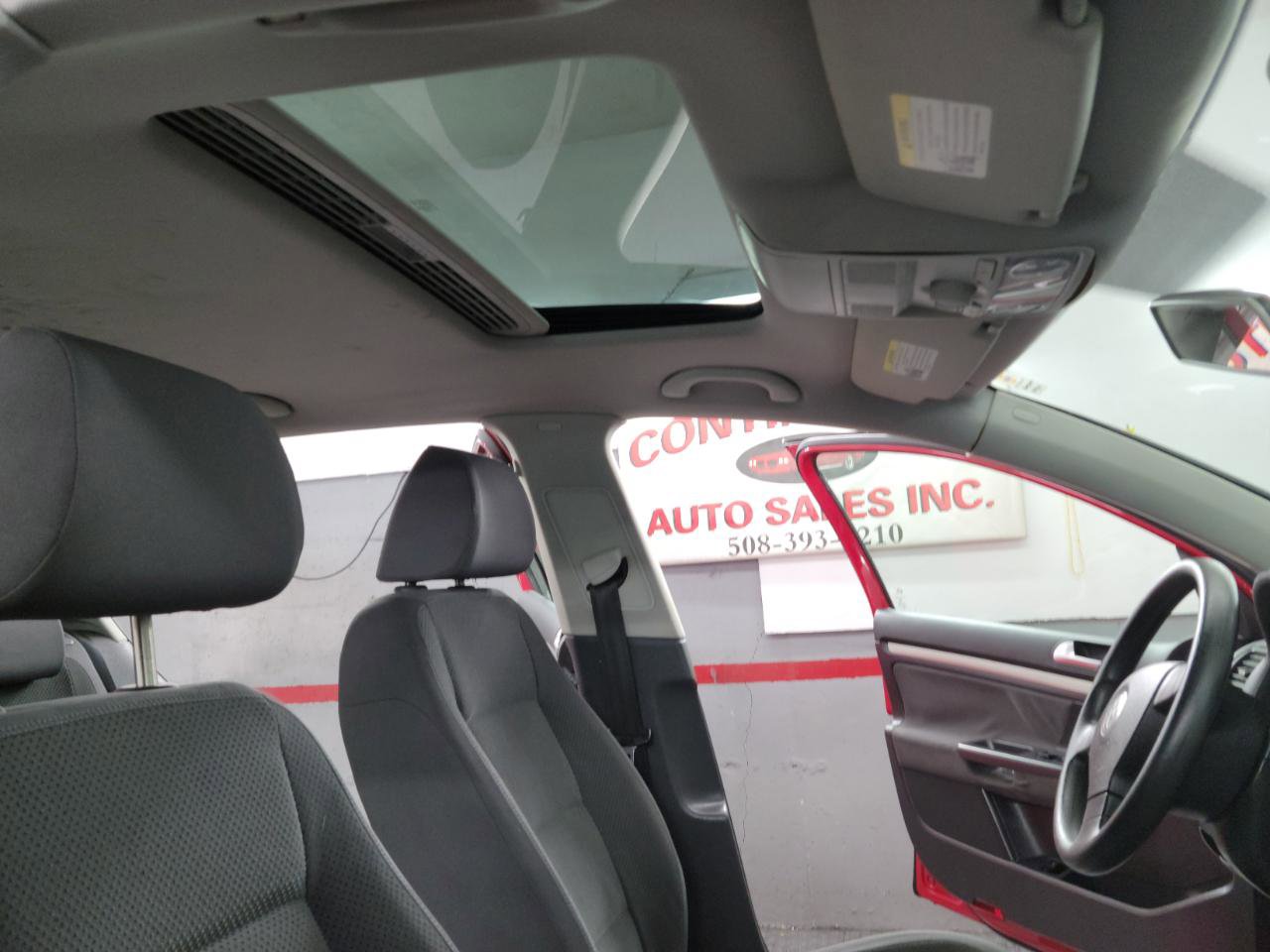 Used 2009 Volkswagen Rabbit S image 12