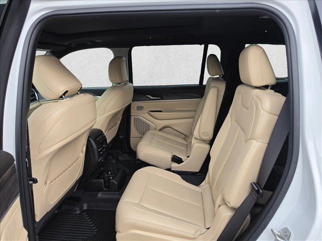 Used 2023 Jeep Grand Cherokee L Limited w/ Luxury Tech Group II AWD/4WD image 19