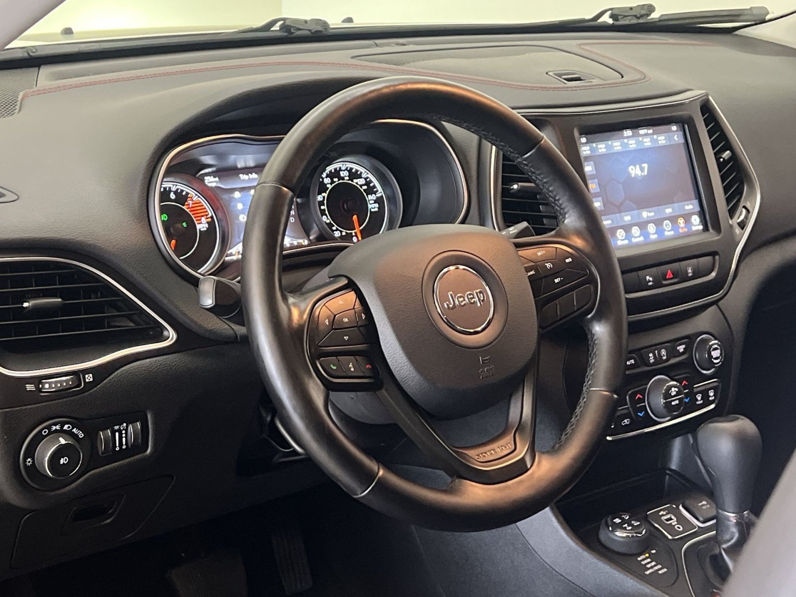 Used 2021 Jeep Cherokee Trailhawk w/ Trailer Tow Group AWD/4WD image 15