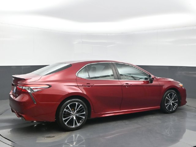 Used 2018 Toyota Camry SE w/ Moonroof Package FWD image 6