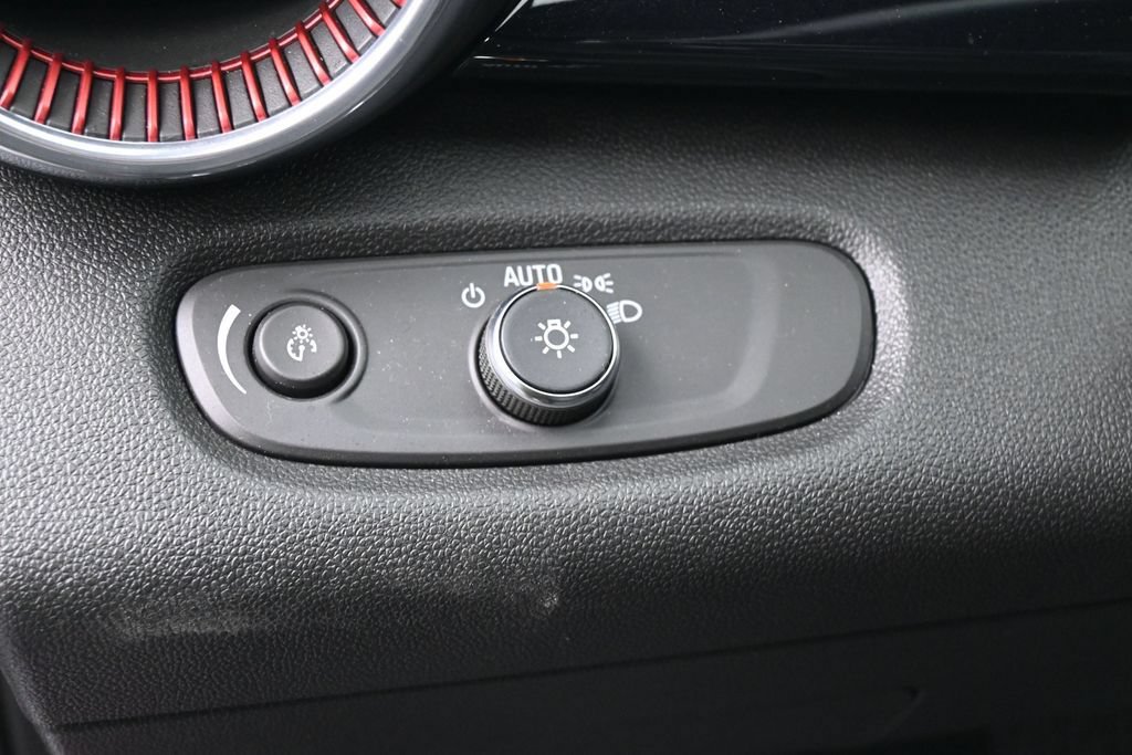 Used 2024 Chevrolet Trax RS w/ Sunroof Package FWD image 15