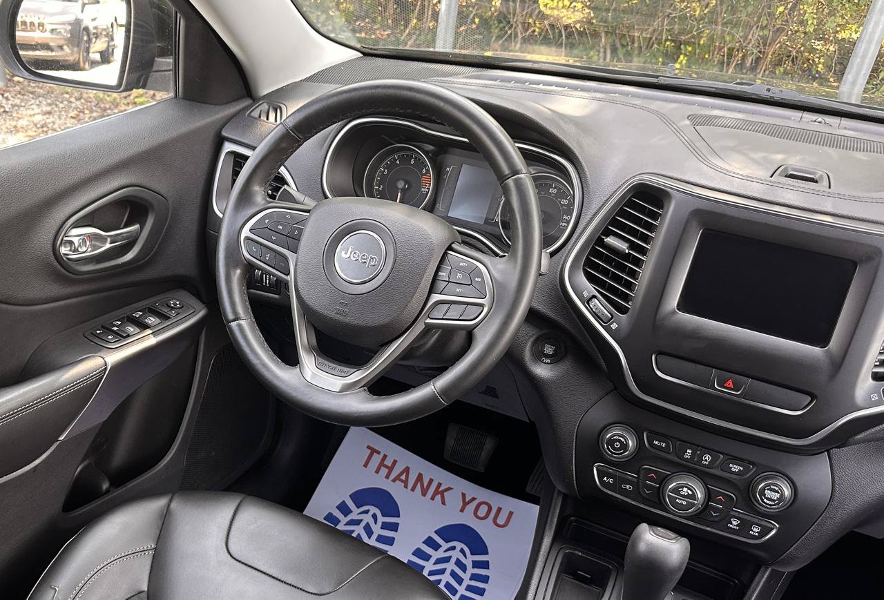 Used 2019 Jeep Cherokee Latitude Plus w/ Comfort/Convenience Group FWD image 19
