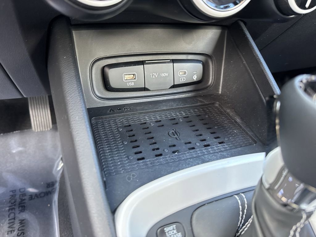 Used 2024 Hyundai Venue Limited image 53