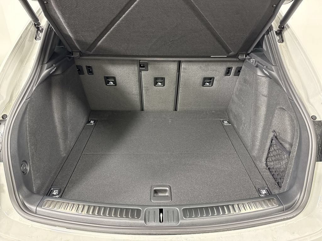 New 2026 Porsche Macan AWD/4WD image 20