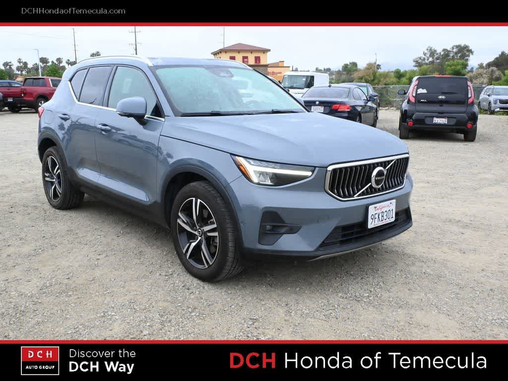 Used 2023 Volvo XC40 B5 Plus AWD/4WD image 3
