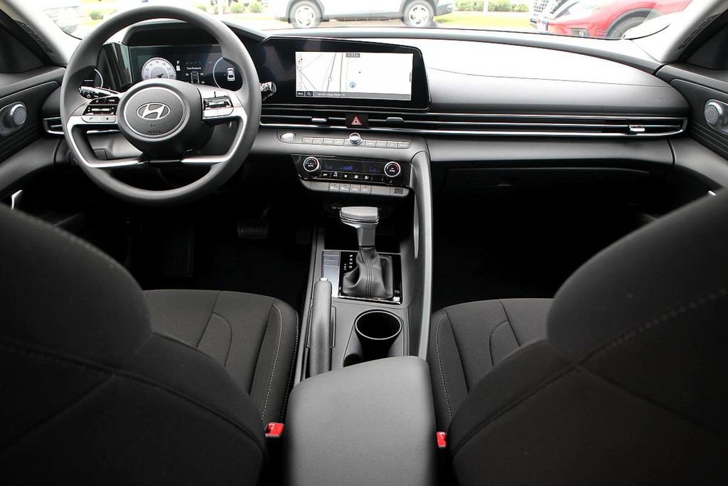 Used 2024 Hyundai Elantra SEL image 23