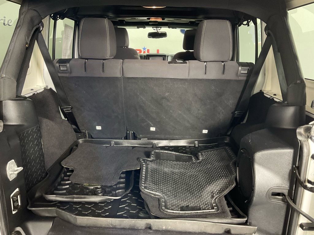 Used 2013 Jeep Wrangler Unlimited Sahara image 11