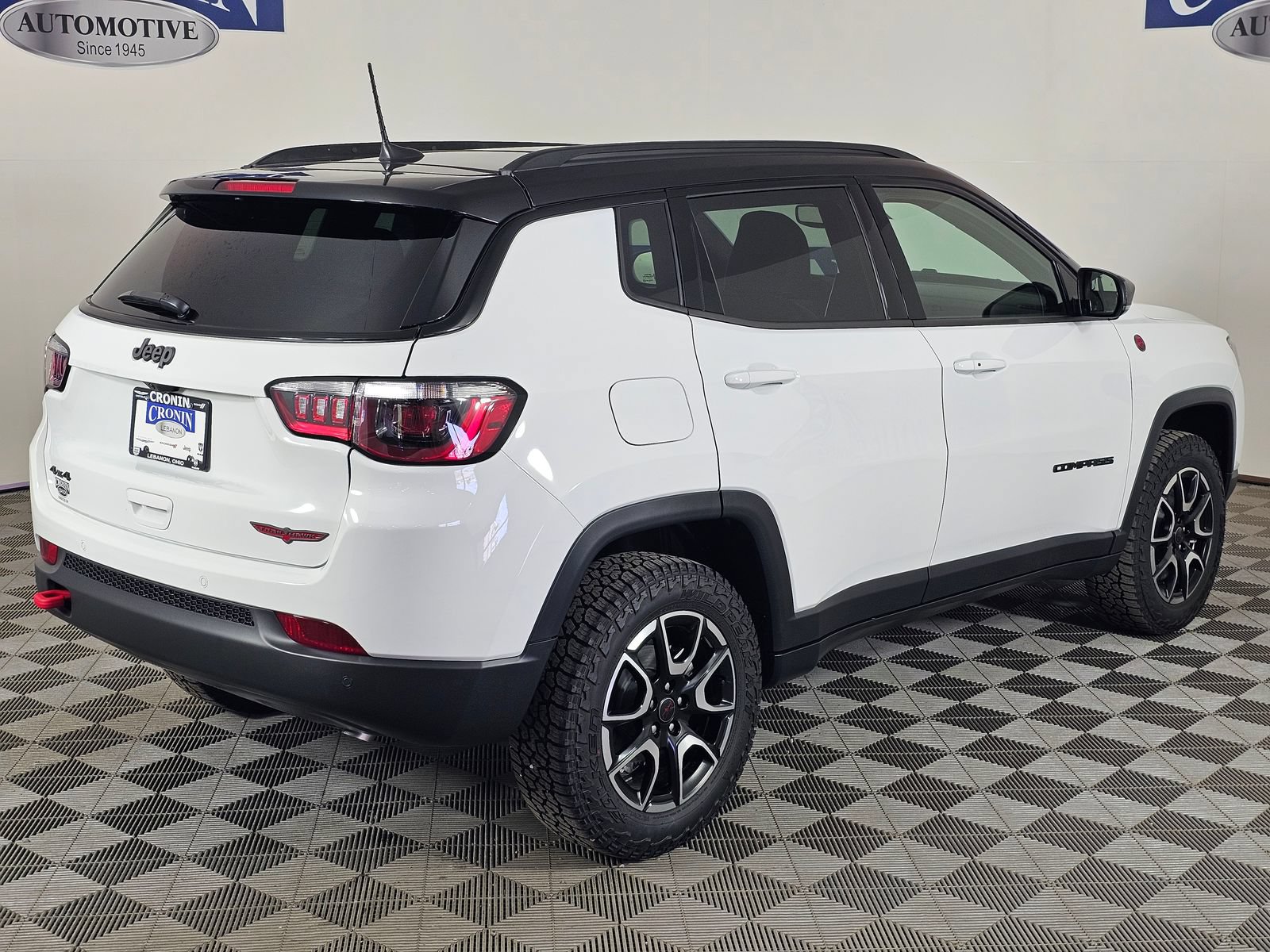 New 2026 Jeep Compass Trailhawk w/ Sun, Sound & Navigation Group AWD/4WD image 30