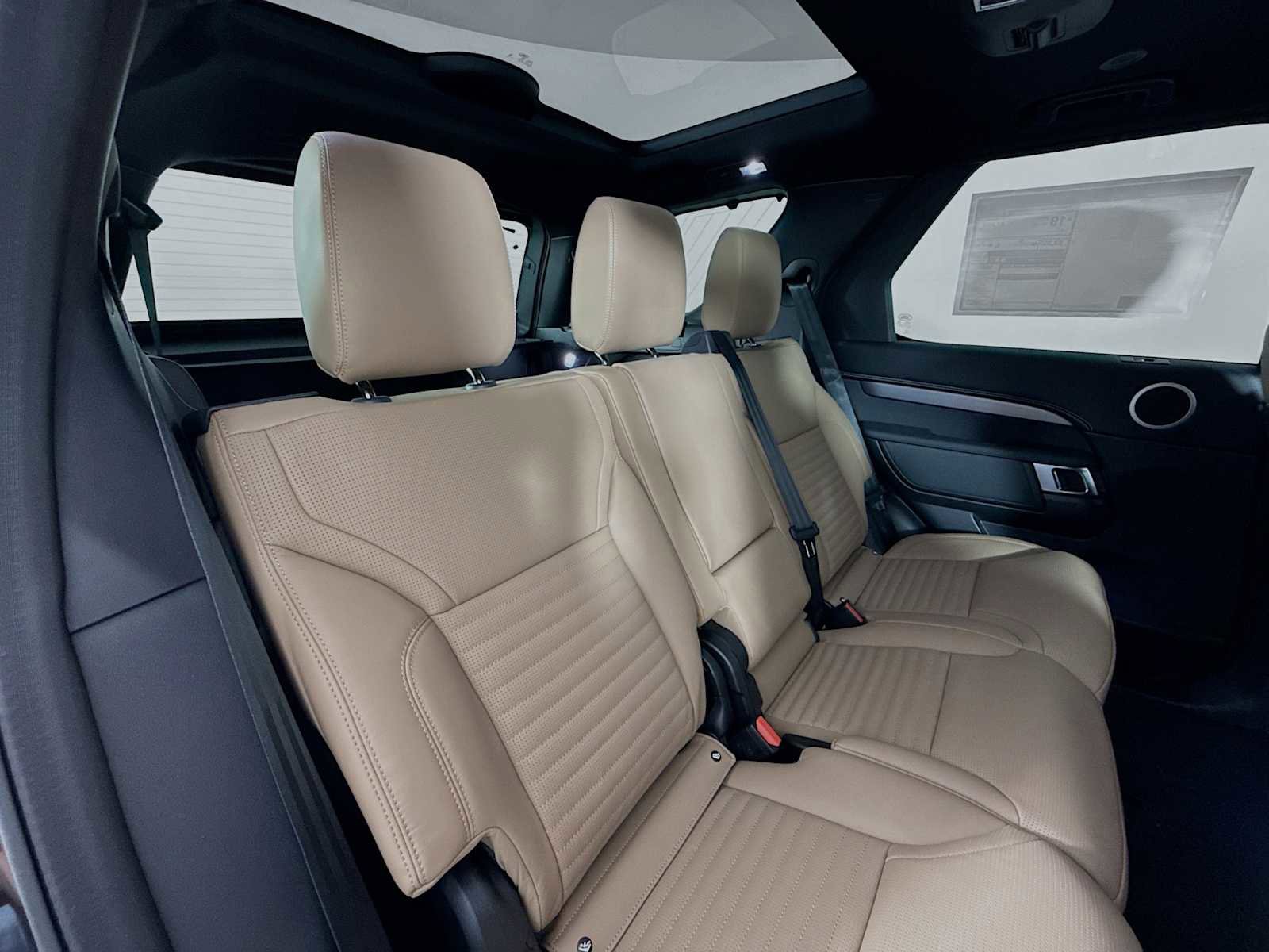 New 2025 Land Rover Discovery Dynamic SE AWD/4WD image 26