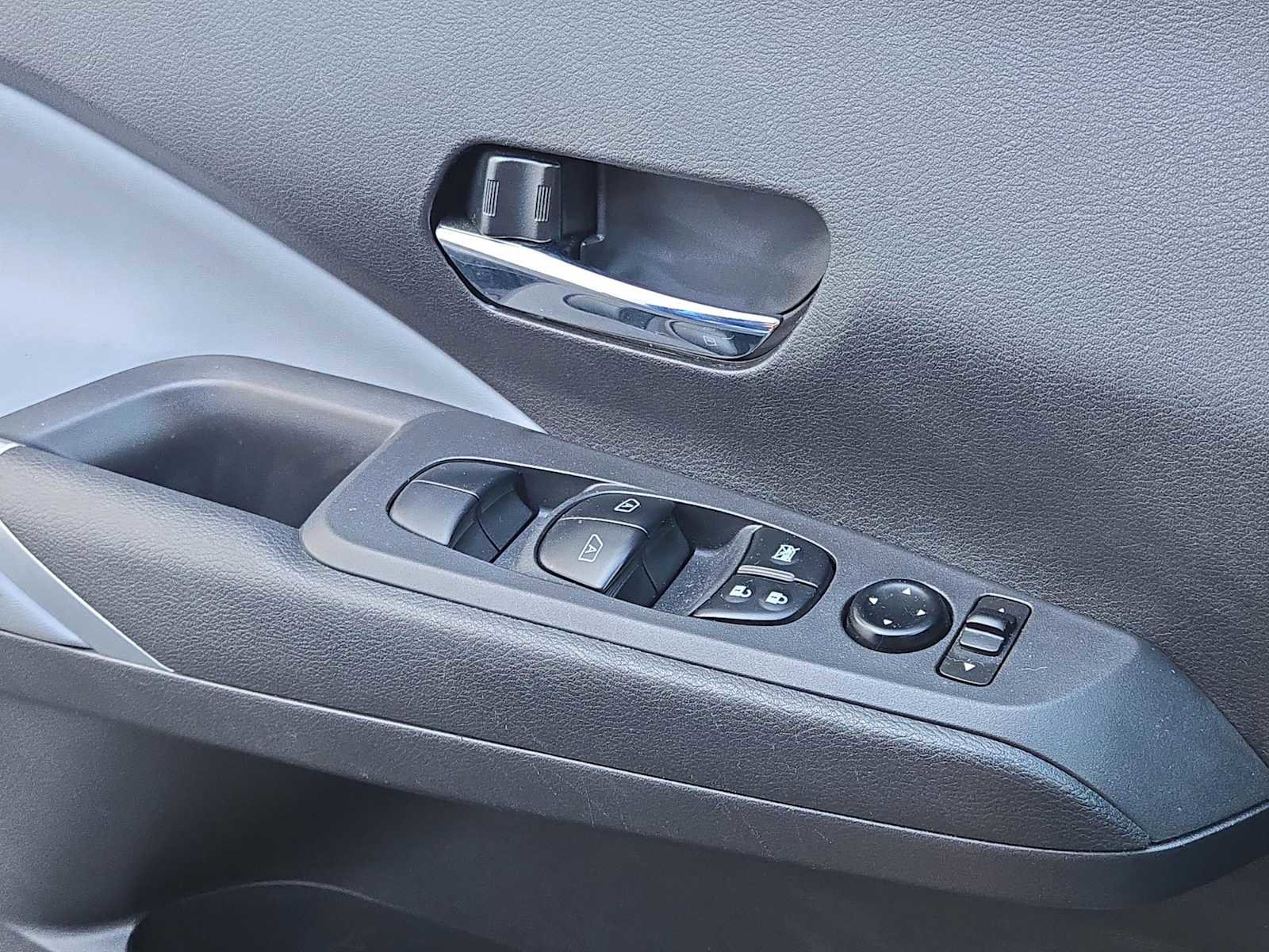 Used 2022 Nissan Kicks SR w/ Premium Package image 22