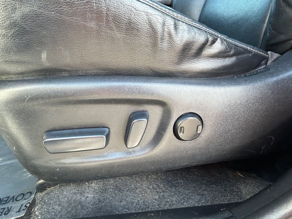 Used 2013 Toyota RAV4 Limited image 18