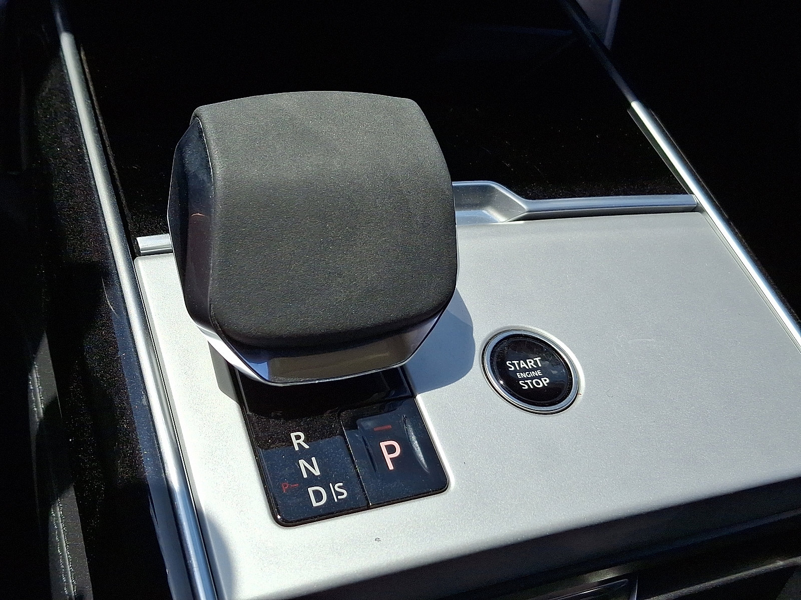 Certified 2024 Land Rover Range Rover Long Wheelbase SE image 16