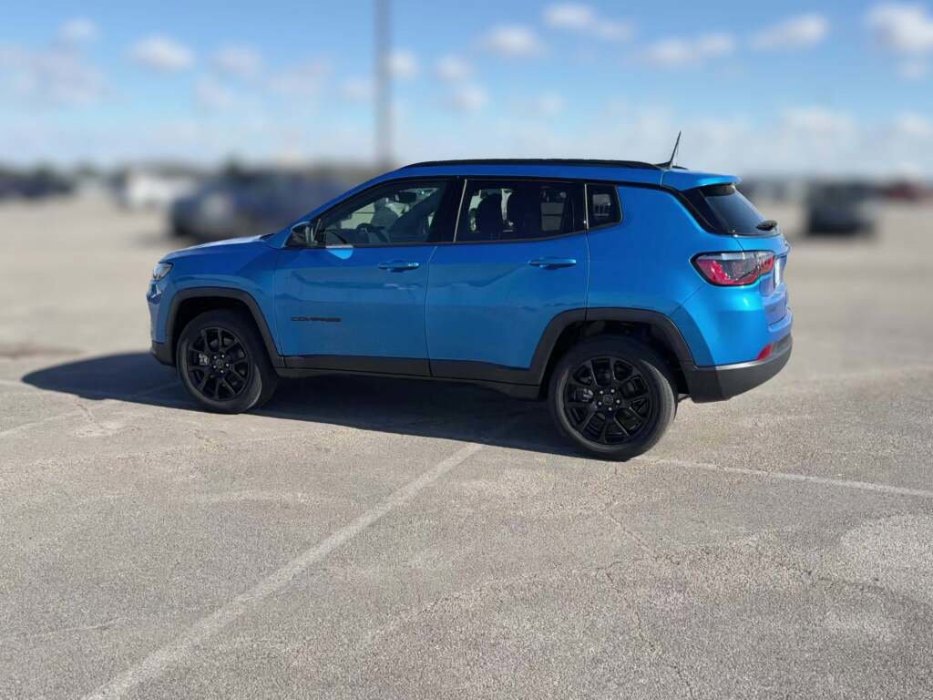 New 2026 Jeep Compass Latitude image 7