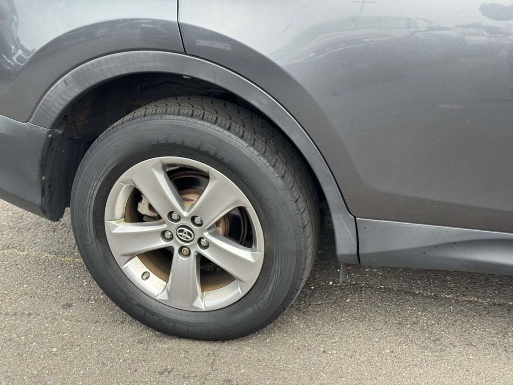 Used 2015 Toyota RAV4 XLE AWD/4WD image 9