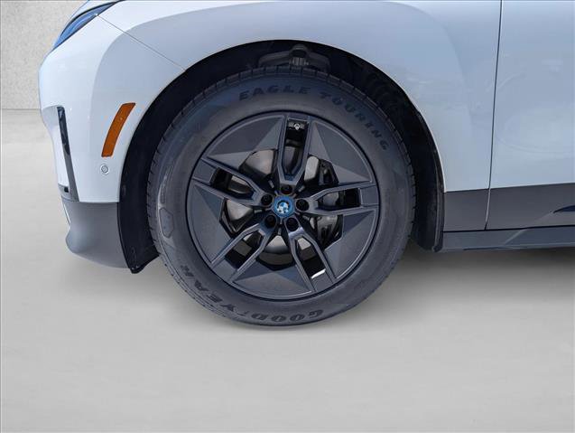 Used 2023 BMW iX xDrive50 w/ Premium Package image 24