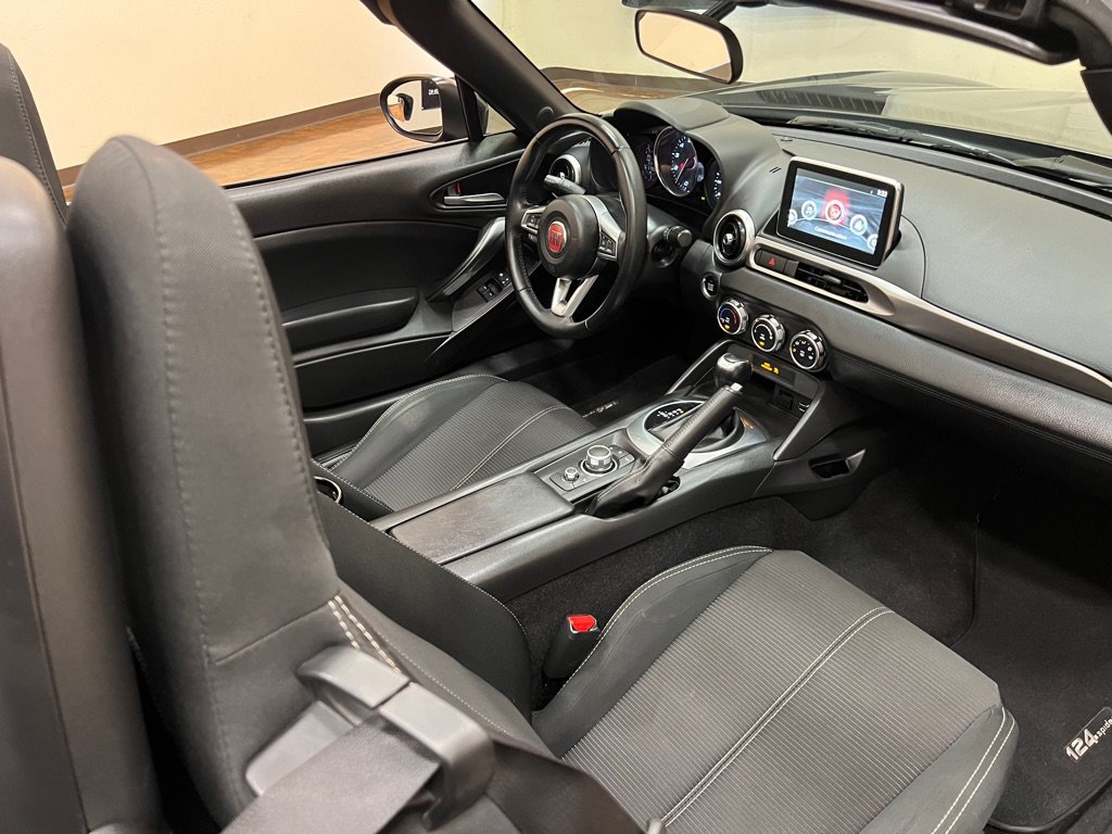Used 2017 FIAT 124 Spider Classica RWD image 31