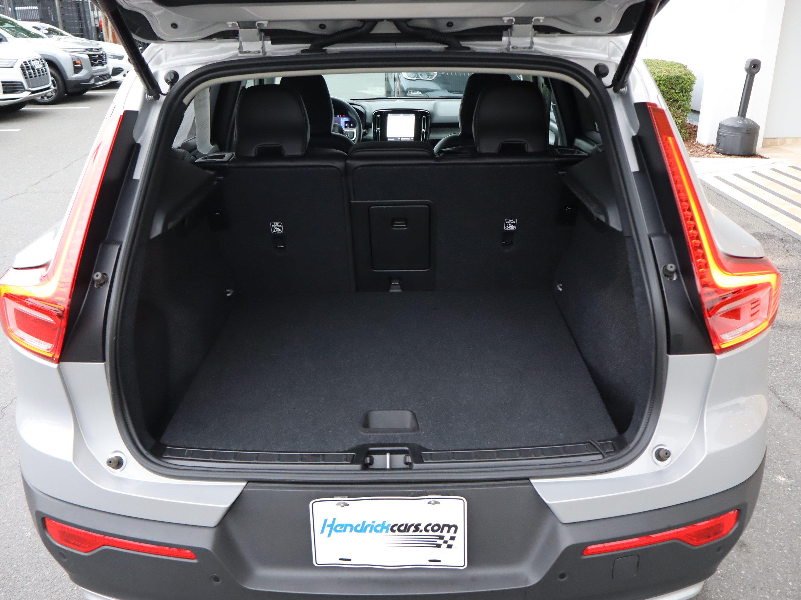 Used 2025 Volvo XC40 B5 Core AWD/4WD image 32