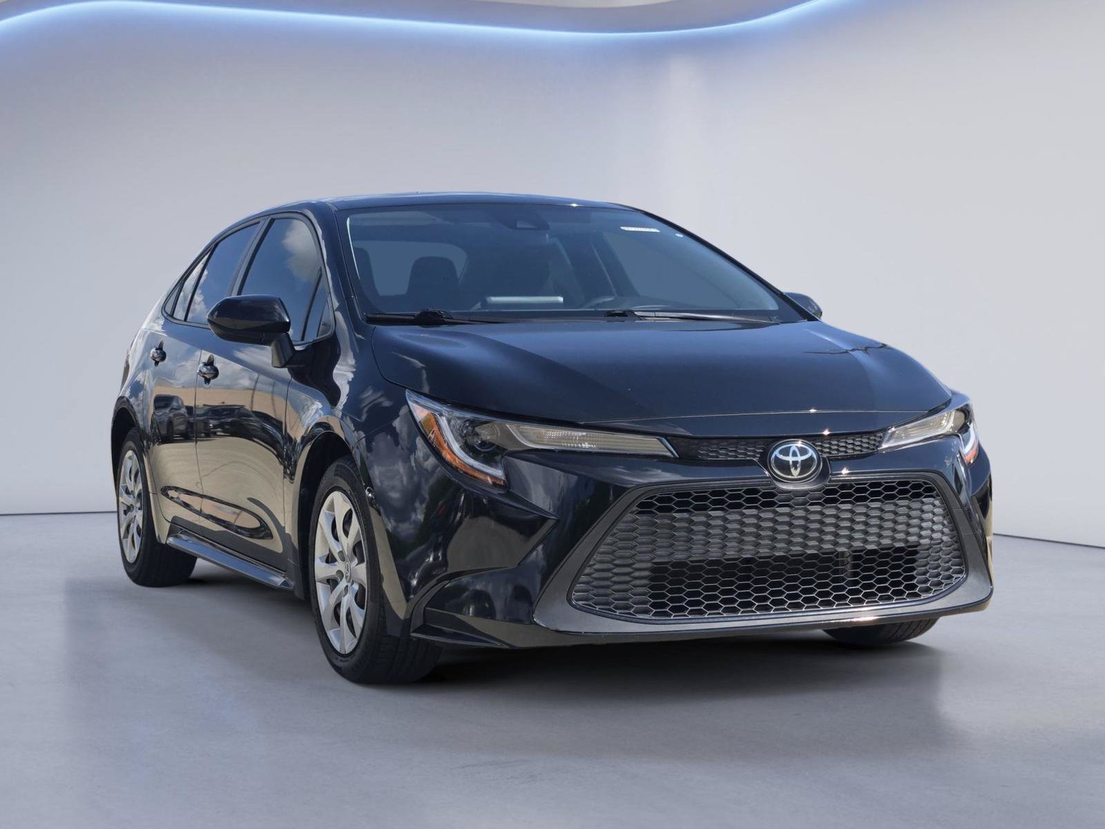 Used 2022 Toyota Corolla LE FWD image 3