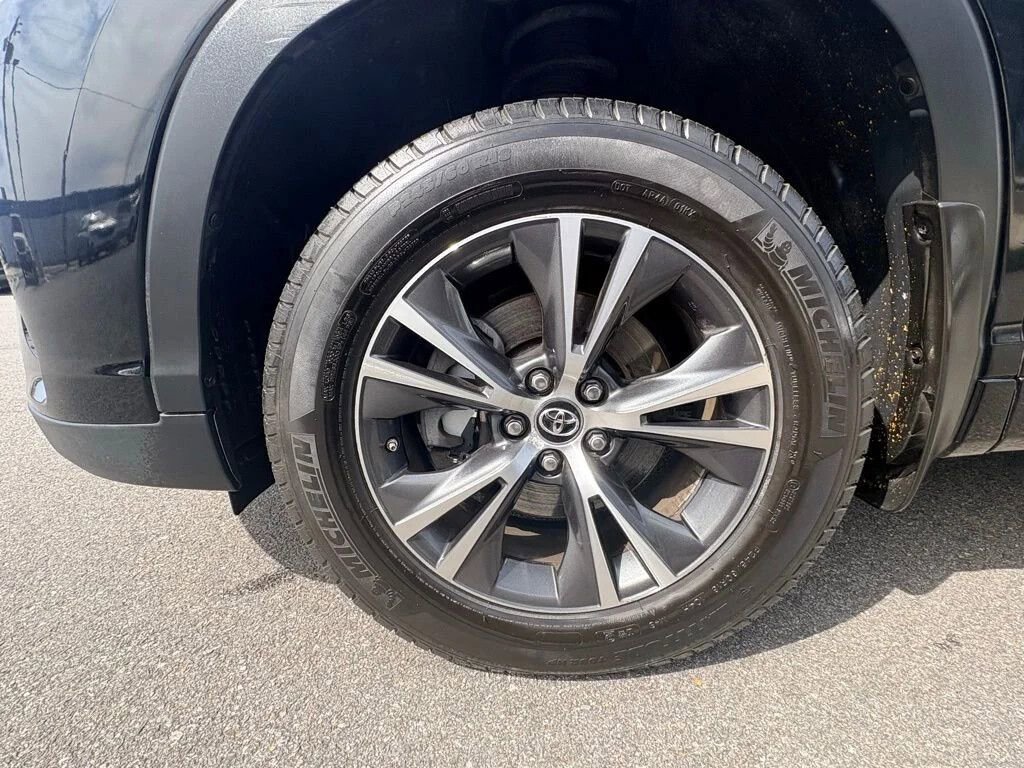 Used 2017 Toyota Highlander Plus w/ Protection Package #3 AWD/4WD image 38
