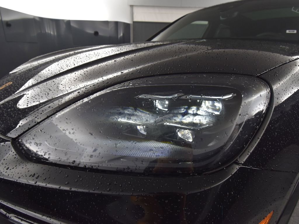 Used 2025 Porsche Cayenne image 11