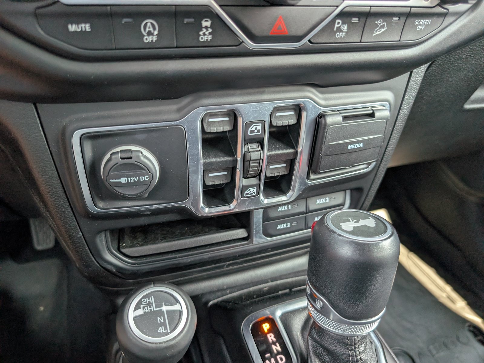 Used 2020 Jeep Wrangler Unlimited Sahara AWD/4WD image 25