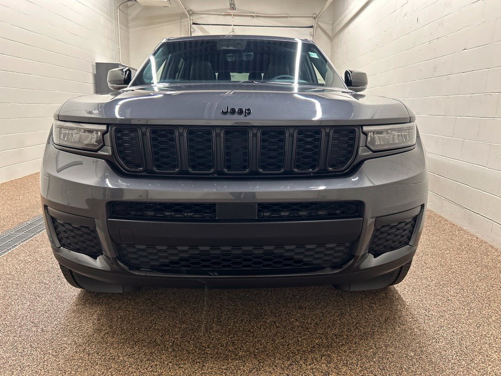 Used 2025 Jeep Grand Cherokee L Altitude AWD/4WD image 7
