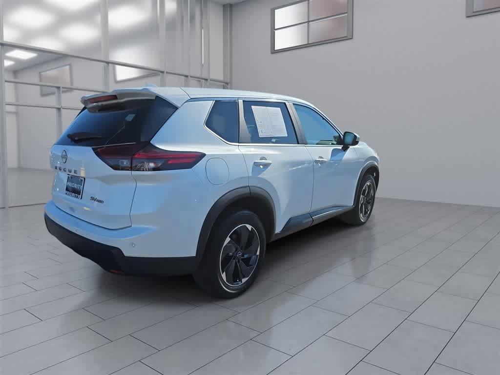 Used 2024 Nissan Rogue SV AWD/4WD image 9