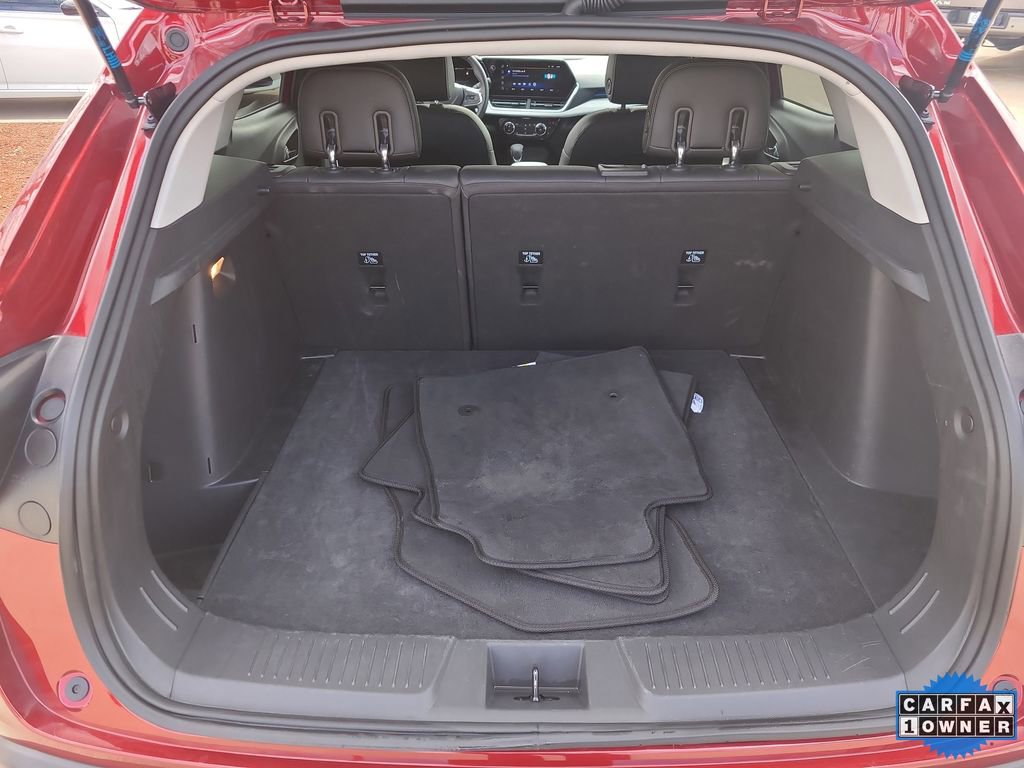 Used 2025 Chevrolet Trax LT w/ LT Convenience Package image 8