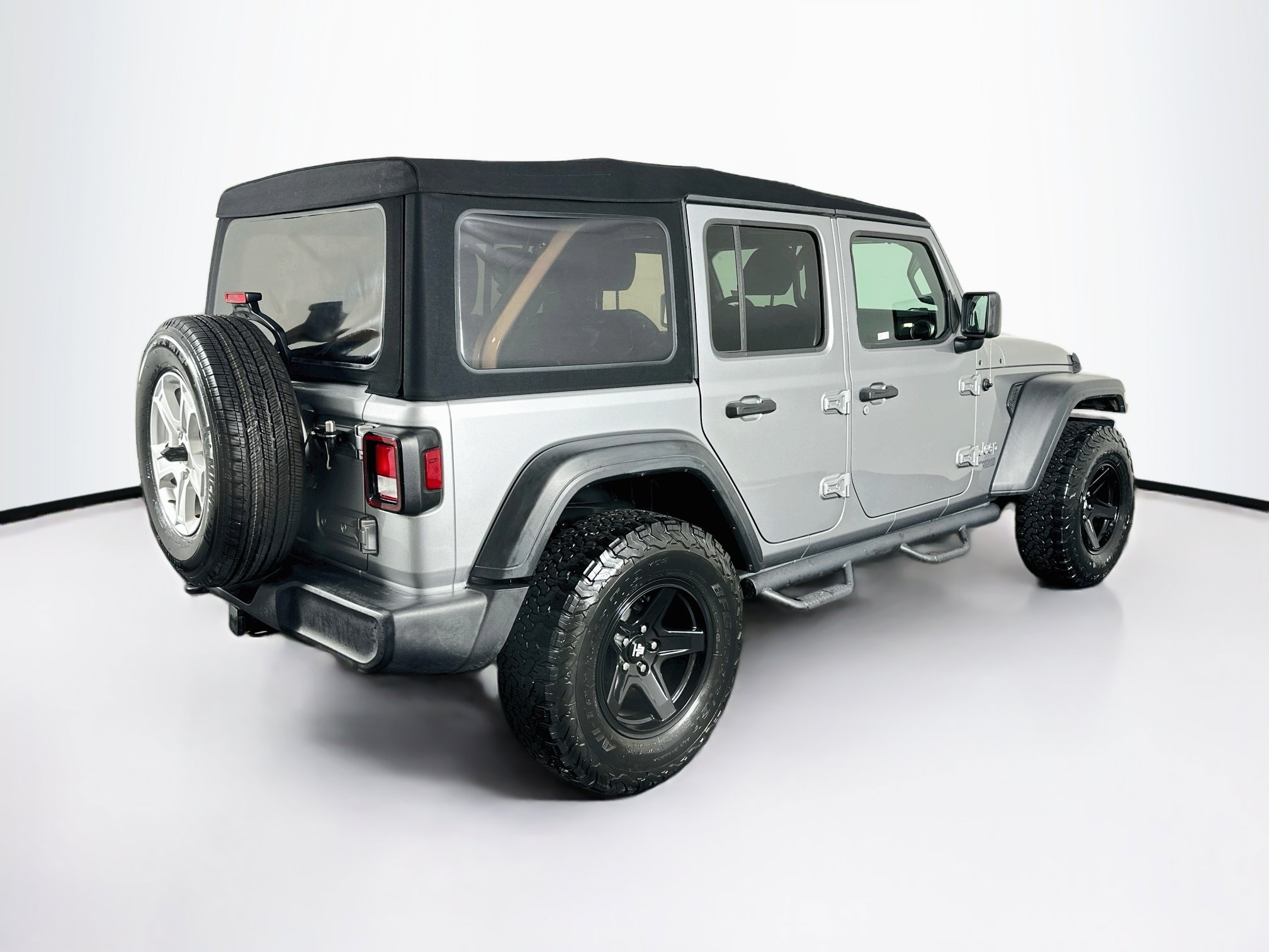 Used 2018 Jeep Wrangler Unlimited Sport S AWD/4WD image 9