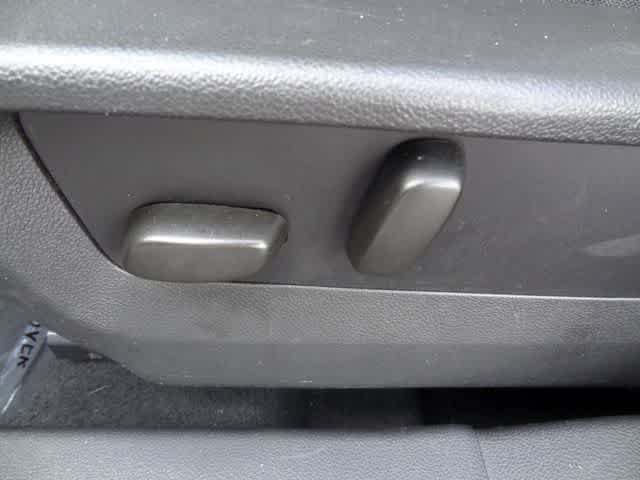 Used 2023 Buick Envision Essence w/ Sport Touring Package FWD image 7