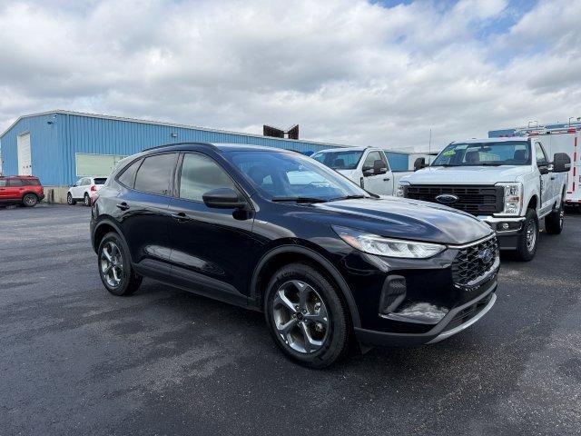 Used 2025 Ford Escape ST-Line AWD/4WD image 1