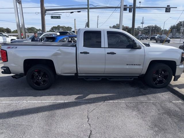 Used 2017 Chevrolet Silverado 1500 LT w/ Redline Edition image 5
