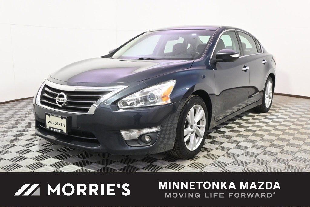 Used 2014 Nissan Altima 2.5 SL w/ Moonroof Package
