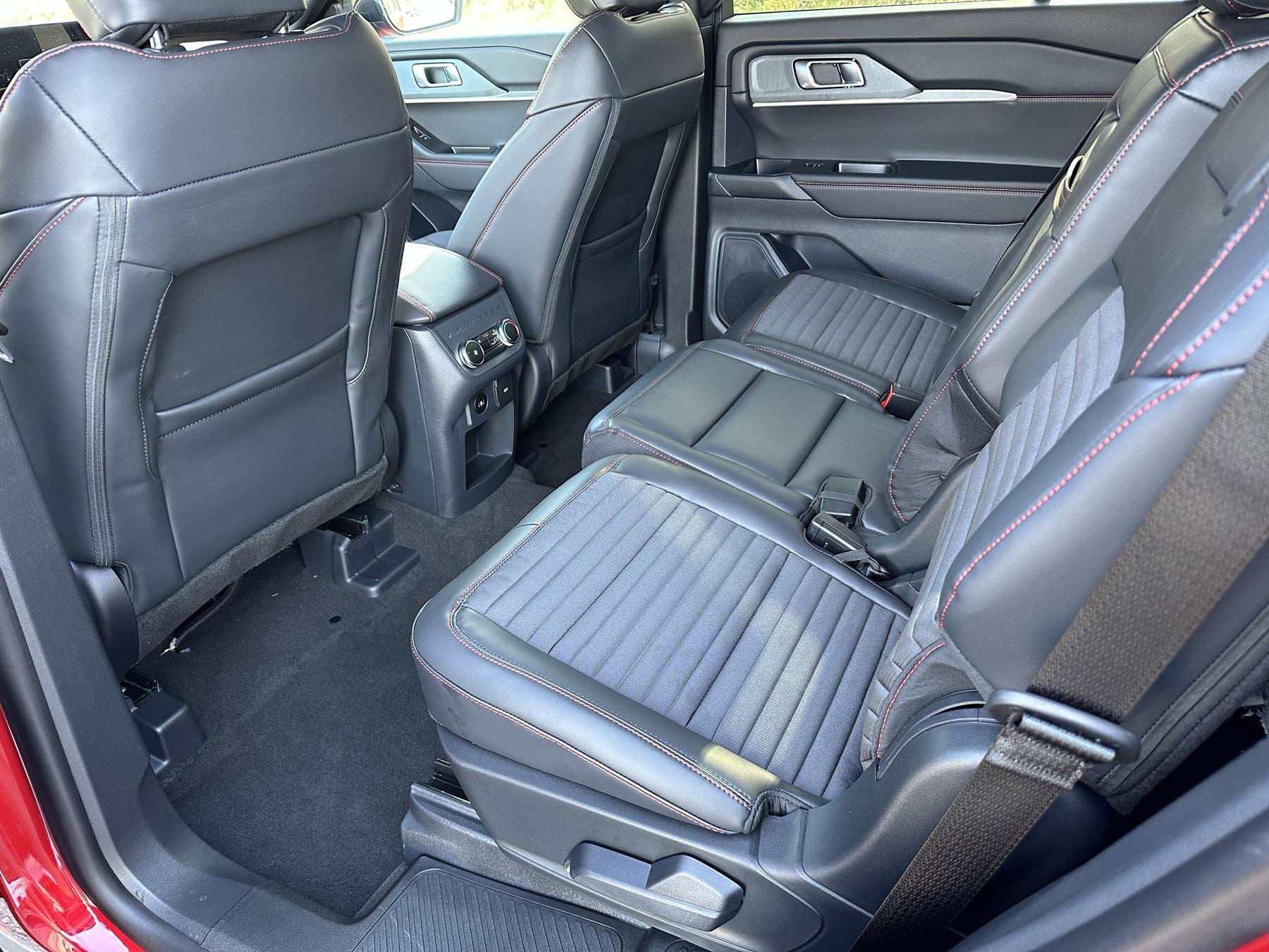 New 2026 Ford Explorer ST-Line w/ ST-Line Street Pack image 33