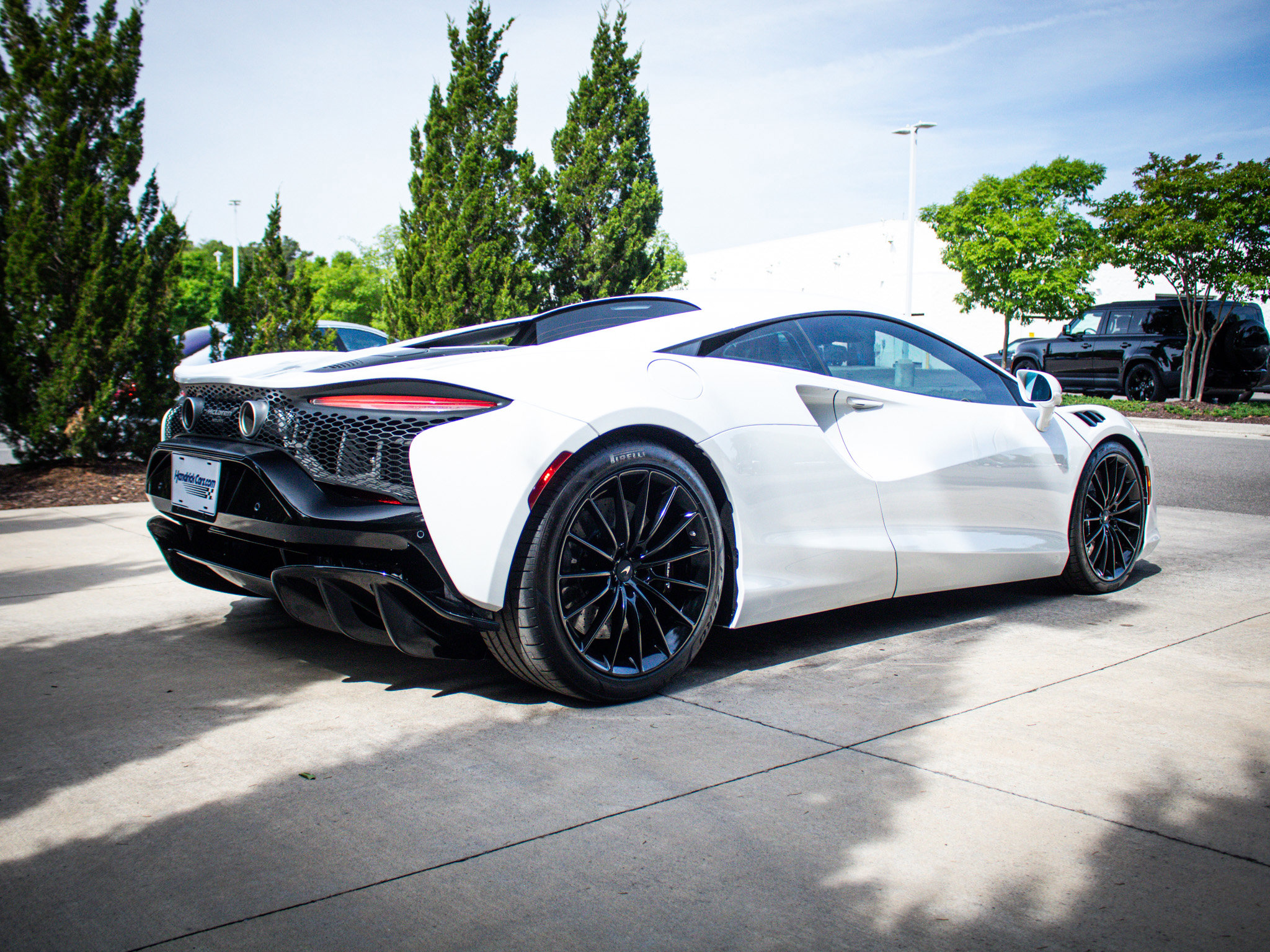 Used 2025 McLaren Artura RWD image 10