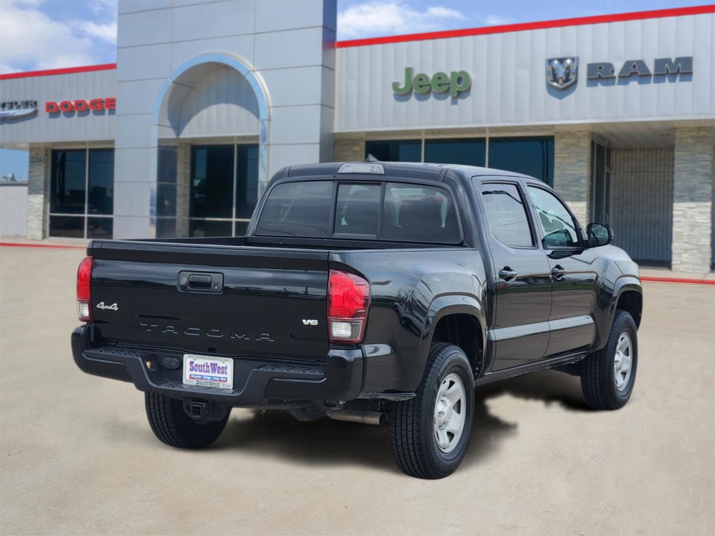 Used 2023 Toyota Tacoma SR image 4