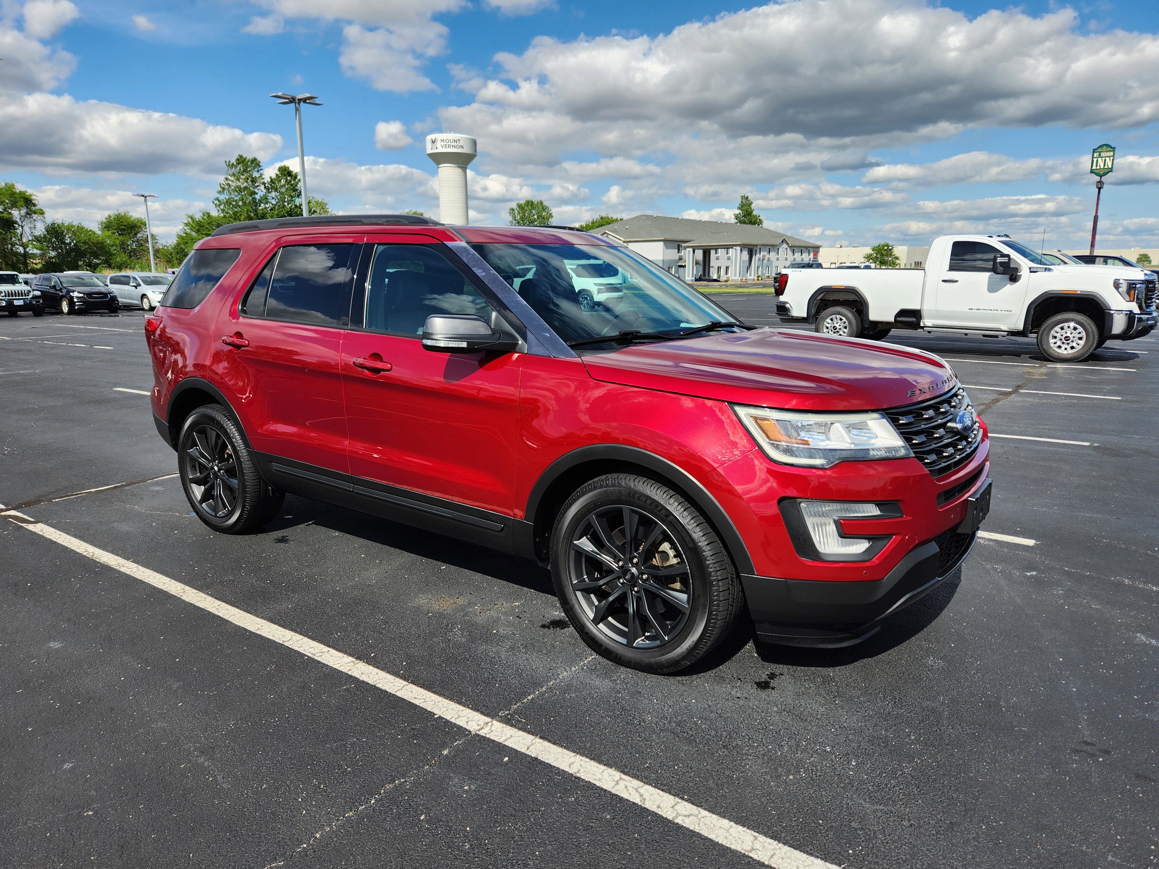 Used 2017 Ford Explorer XLT w/ Equipment Group 202A AWD/4WD image 9