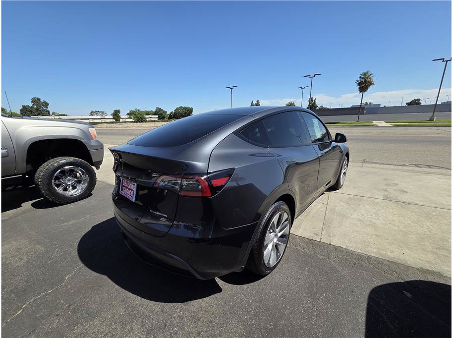 Used 2024 Tesla Model Y Long Range AWD/4WD image 5